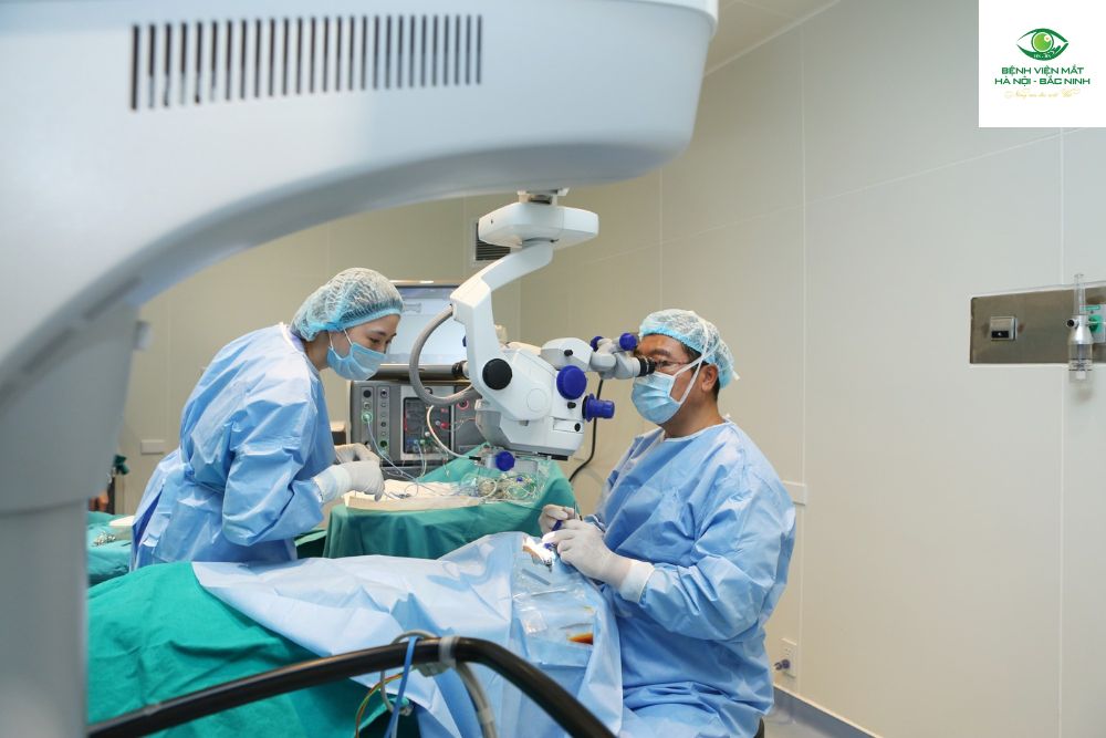 Tiêm nội nhãn là gì?