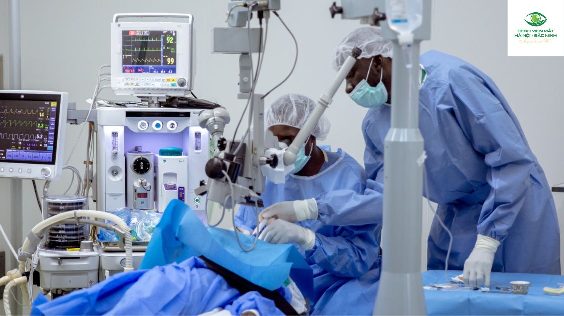 So sánh công nghệ trong phẫu thuật laser cataract