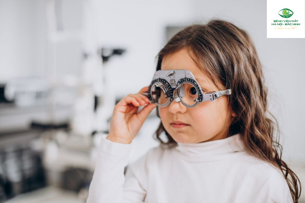 Chẩn đoán tật khúc xạ trong lâm sàng